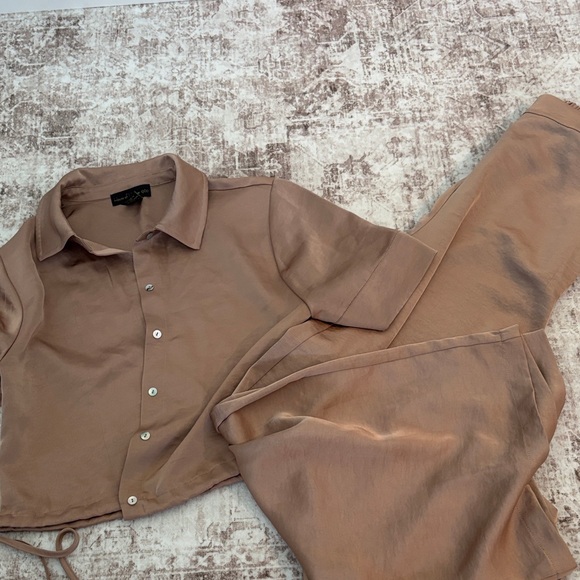 House of Harlow 1960 Soft Nude Wide-Leg Satin Pant Set - Picture 5 of 6